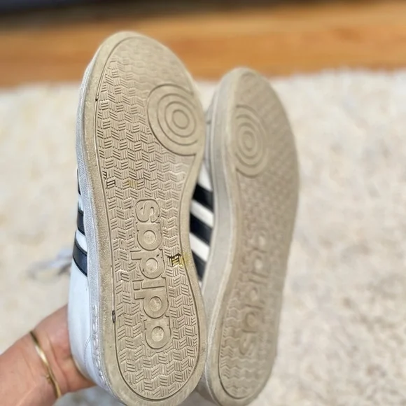 Adidas Classic White Sneakers with Black Stripes - Picture 4 of 9